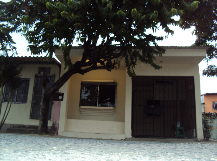 Casa de venta de tres dormitorios en Las Orquídeas. - 276