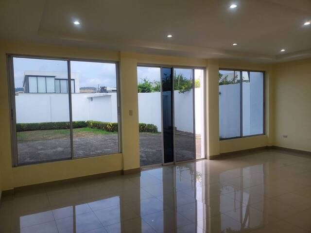 #2084 - Casa para Venta en Guayaquil - G