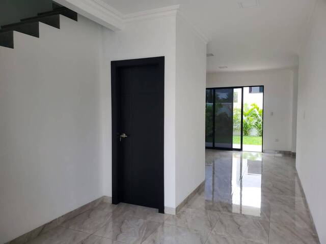 #2345 - Casa para Venta en Guayaquil - G