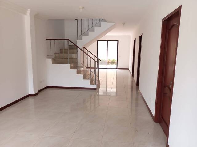 #2408 - Casa para Venta en Guayaquil - G - 2